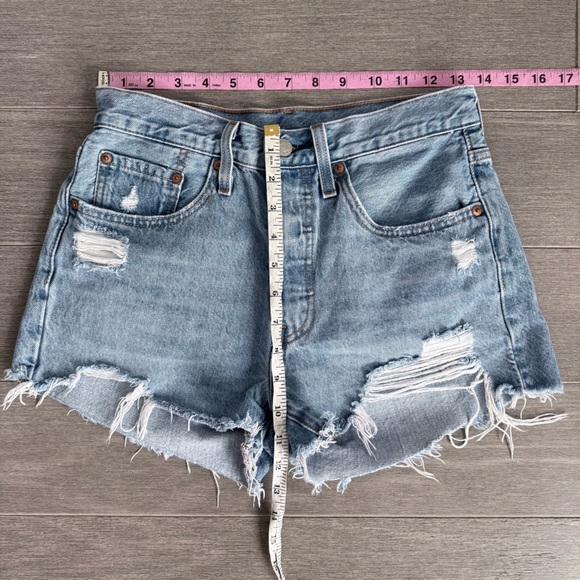 Levi's Women's 501 Cotton High Rise Denim Shorts Sansome St Size 26 56327-0193 - Picture 15 of 16